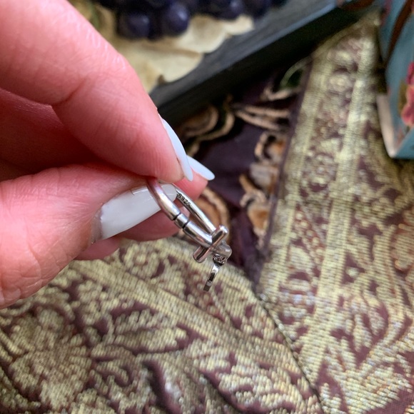 Beautiful 925 silver Cross dangling heart adjustable ring - Picture 4 of 7